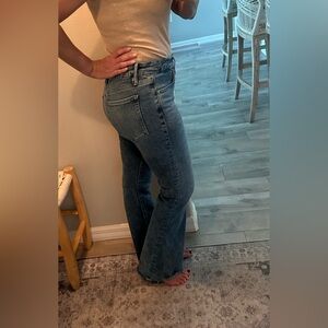 Good American light compression bootcut jeans 8